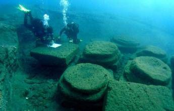 A Lipari tunnel subacquei trasparenti per visitare il porto romano A Lipari tunnel subacquei trasparenti per visitare il porto romano
